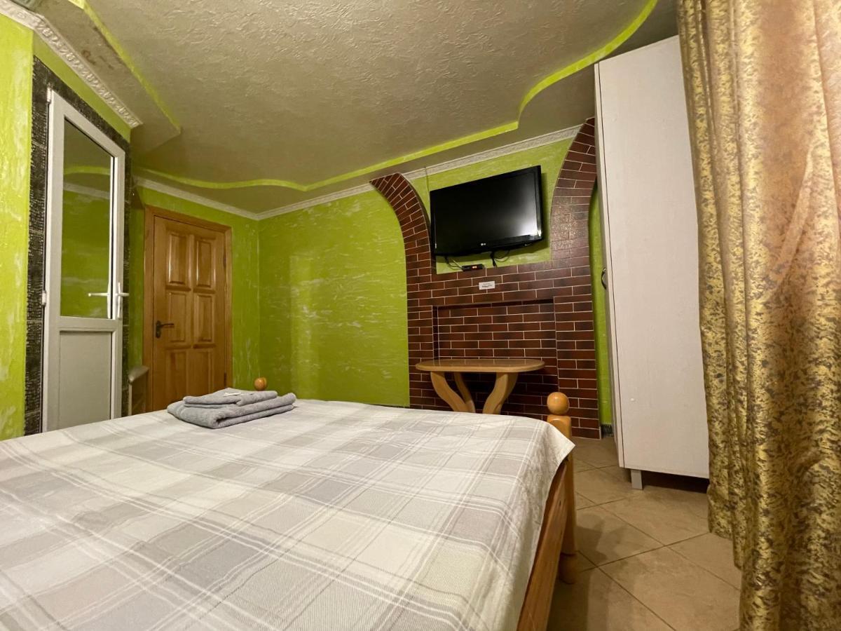 Villa Aeroport Розовый Дом Chişinǎu Buitenkant foto